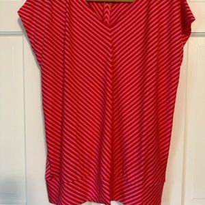 Eddie Bauer V Neck Size XL Cap Sleeves